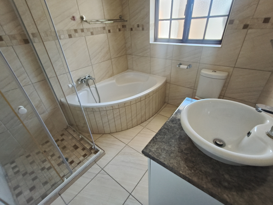 3 Bedroom Property for Sale in Wavecrest Eastern Cape